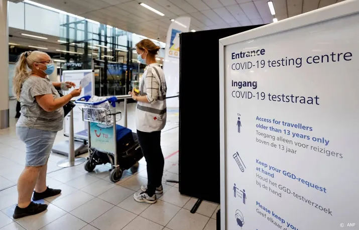 fnv wil dat personeel schiphol ook naar coronateststraat kan