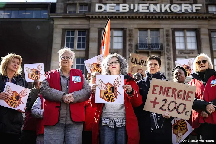 fnv winkelpersoneel bijenkorf staakt dinsdag voor vijftiende keer