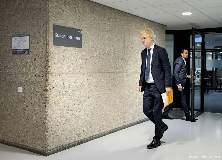 formatie gaat kritieke fase in partijen moeten knopen doorhakken