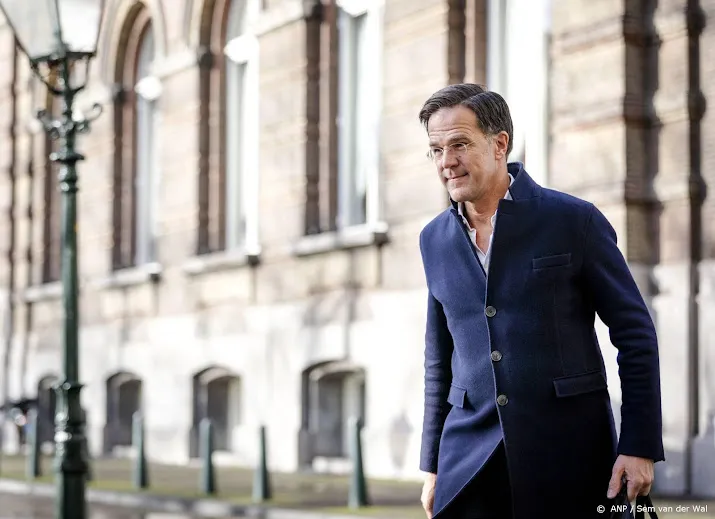 formatie nu in teken van grote themas en schuiven dure plannen