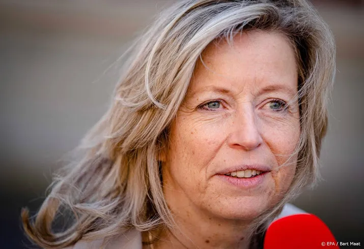 formatiegesprekken geannuleerd na positieve coronatest ollongren
