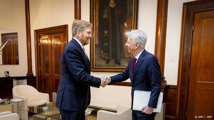 formatieoverleg hervat plasterk praatte koning bij over situatie