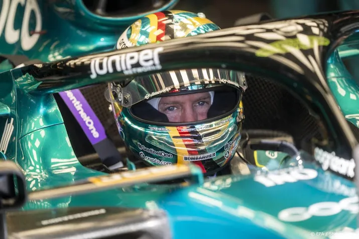 formule 1 coureur vettel houdt deur op een kier voor rentree