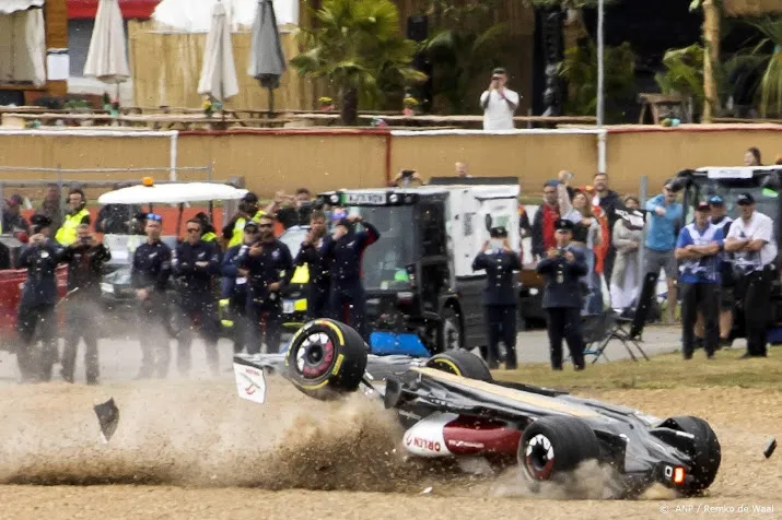 formule 1 coureur zhou ongedeerd na horrorcrash op silverstone
