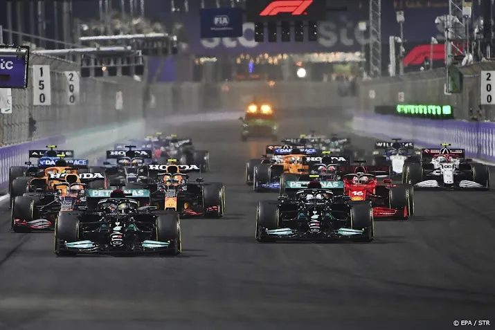 formule 1 race saudi arabie na herstart weer stilgelegd