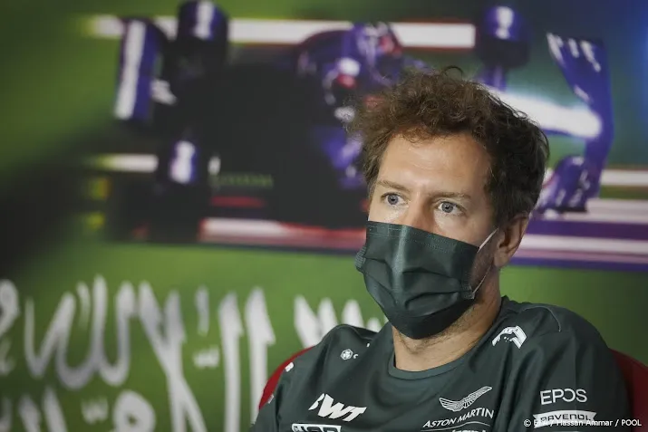 formule 1 team aston martin wacht in saudi arabie op vettel
