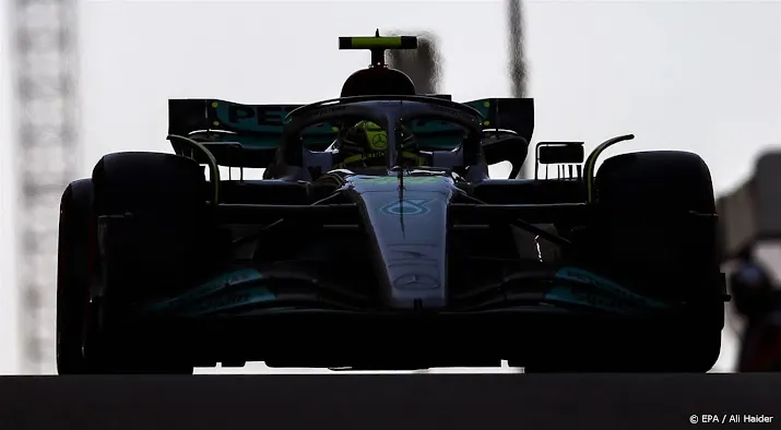 formule 1 team mercedes keert terug naar zwarte auto