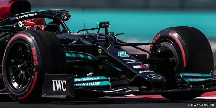 formule 1 team mercedes verruilt zwart weer voor zilvergrijs