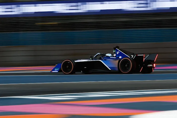 formule e auto trekt in 2025 sneller op dan formule 1 wagen