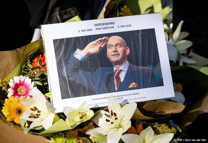 fortuyn na twintig jaar herdacht op plek waar hij vermoord is