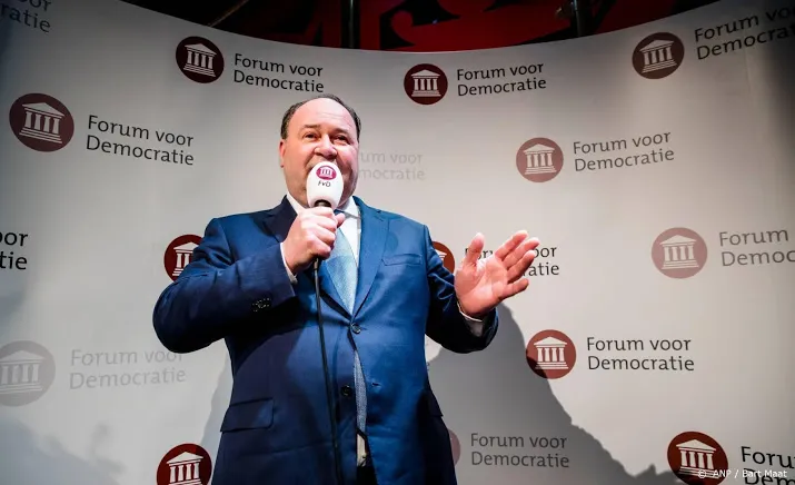 forum roept otten op af te treden