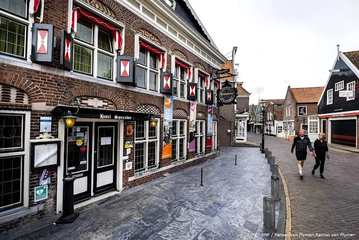 forum valt ook in bolwerk edam volendam van de troon