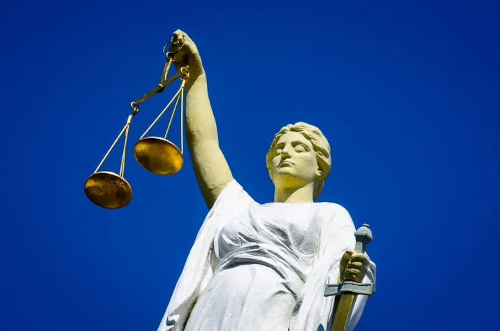 foute advocaat voorlopig op vrije voeten