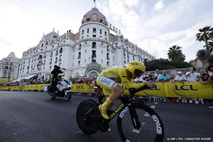 foutloze pogacar genoot van elke dag in tour de france