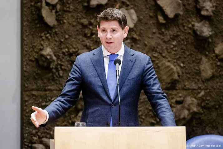 fractievoorzitter d66 jan paternotte stemt in leiden