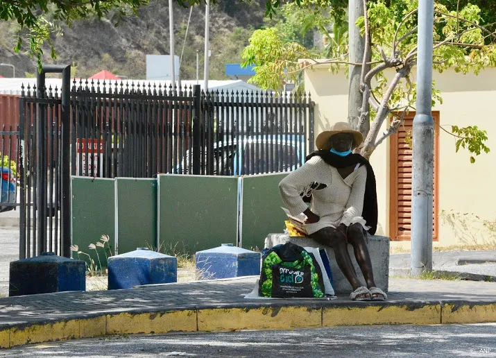 frans gedeelte van sint maarten voert avondklok in