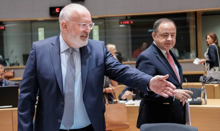 frans timmermans wil graag op post blijven