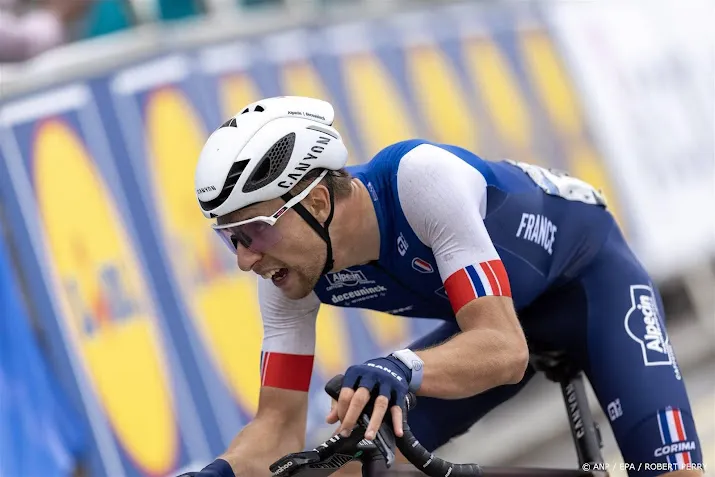 frans wielertalent laurance verrast pedersen in ster van besseges