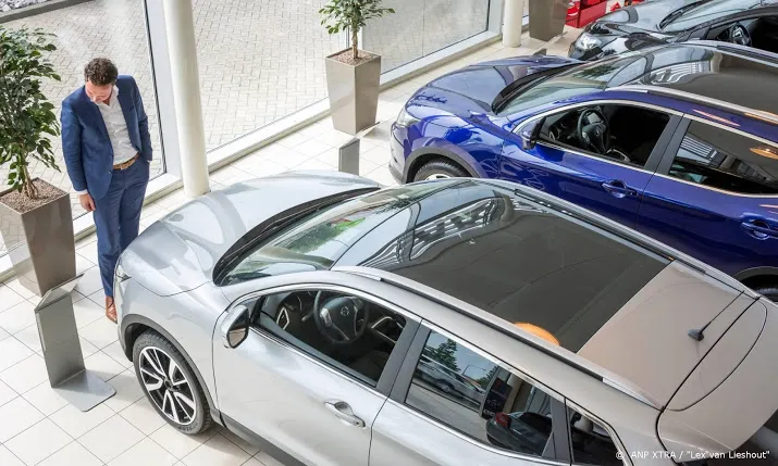 franse autoverkoop blijft sterk onder druk door crisis