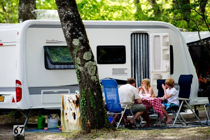 franse groep koopt nederlandse campingsites