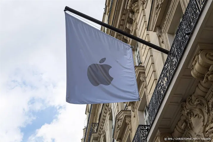 franse krant staking apple store tijdens lancering iphone 15