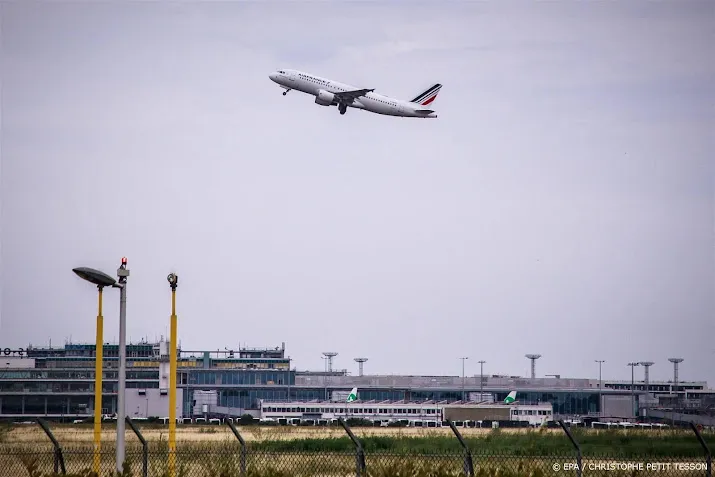 franse luchthaven annuleert vluchten vanwege pensioenprotest