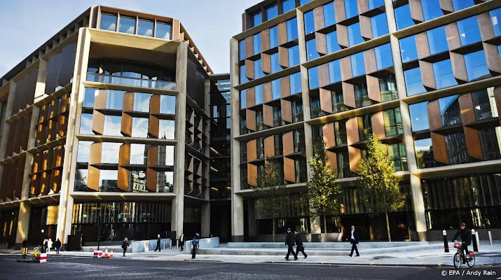 franse miljoenenboete persbureau bloomberg om nep persbericht