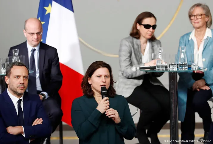 franse minister sluit tour en roland garros zonder publiek uit