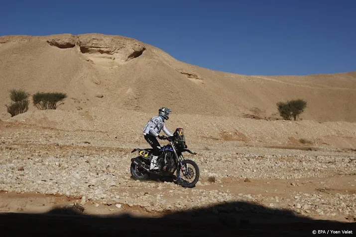 franse motorcoureur van beveren neemt na rustdag leiding in dakar