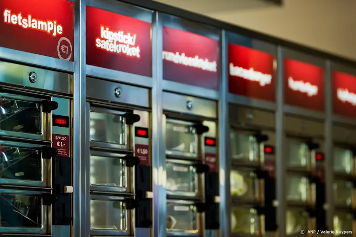 franse overheid schiet smullers eigenaar lagardere te hulp
