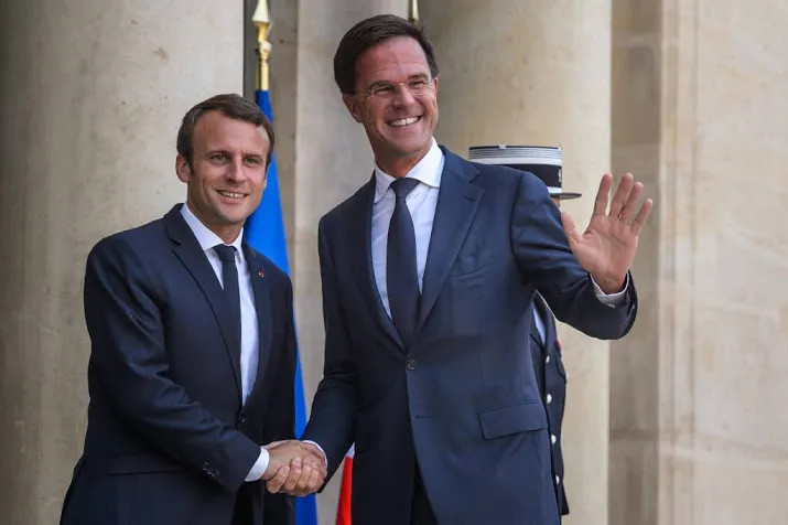 franse president macron langs bij rutte