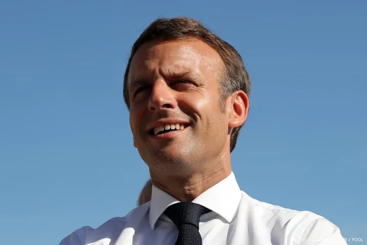 franse president macron woensdag in de tour