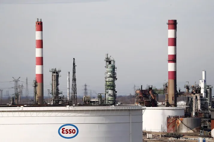 franse raffinaderijen blijven staken ondanks dwangbevel