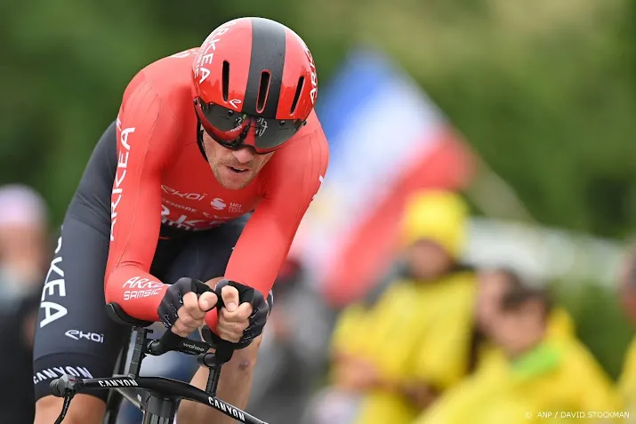 franse wielrenner delaplace wint parijs camembert