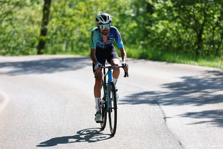 fransman paret peintre boekt in giro ditalia eerste profzege