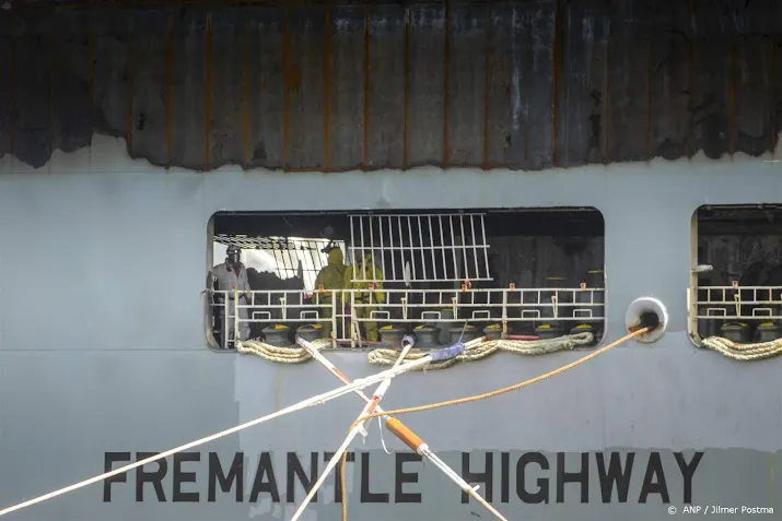fremantle highway is leeg schip moet half oktober haven verlaten