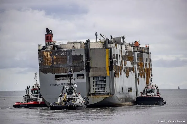 fremantle highway komt aan in haven van rotterdam