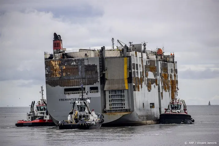 fremantle highway komt aan in haven van rotterdam