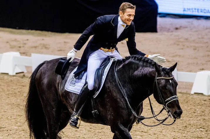 gal bij jumping amsterdam tweede in dressuur