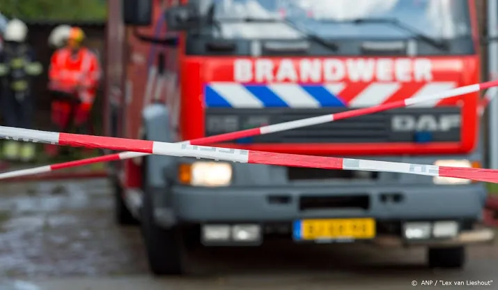 garage bij woning brandt uit bewoners moeten huis verlaten