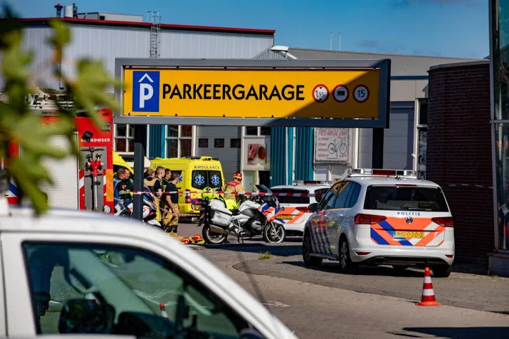 garage stortte in door bezwijken stalen balk