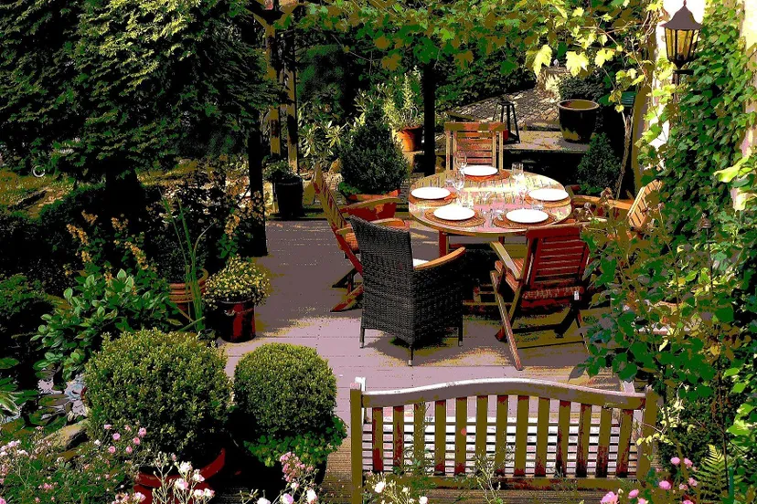 garden 250955 1920