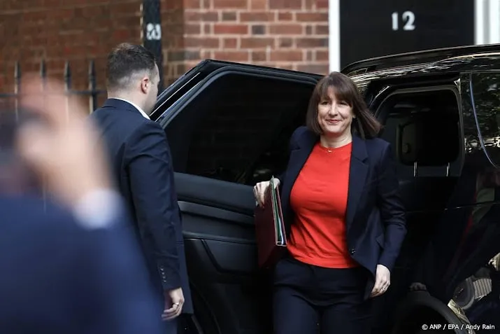gat in britse financien dreigt bij loonsverhoging publieke sector