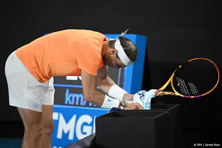 geblesseerde nadal verliest in tweede ronde australian open