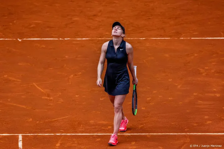 geblesseerde tennisster halep zakt weg uit top wereldranglijst