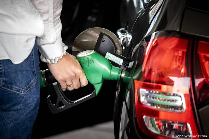 gedaalde olieprijs amper merkbaar in benzineprijs aan pomp