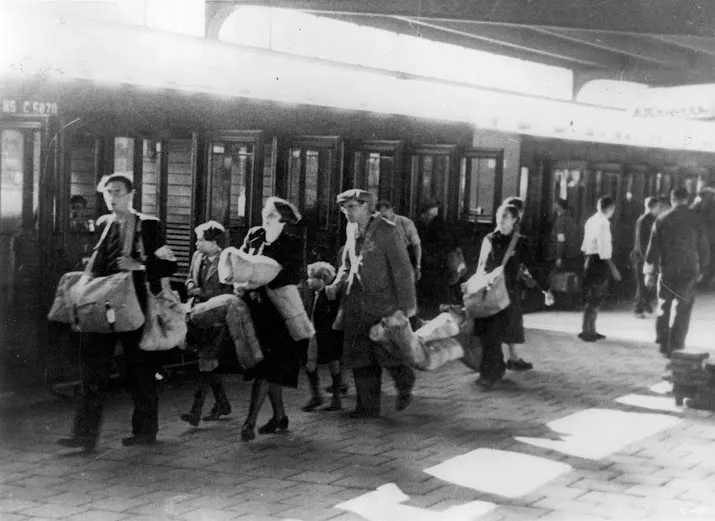 gedenktekens en 100 000 euro om betaalde tramritten joden