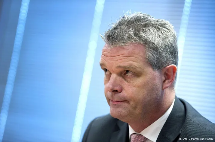 gedeputeerde staten van limburg stappen per direct op