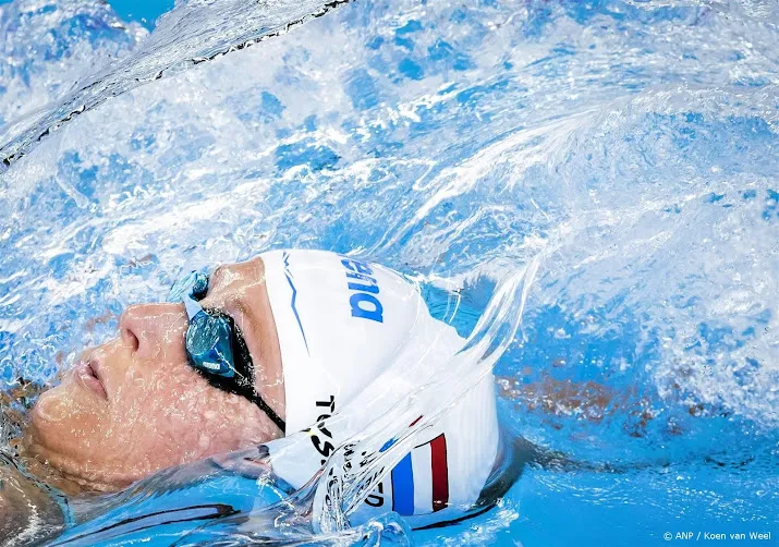 geemotioneerde toussaint bezwijkt onder druk in wk finale 100 rug
