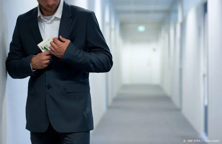 geen bijstand meer voor vermogende fraudeurs
